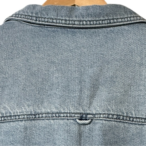 KUT from the Kloth NWT Stormi Raw Hem Medium Wash Crop Denim Shirt Jacket - Picture 8 of 14